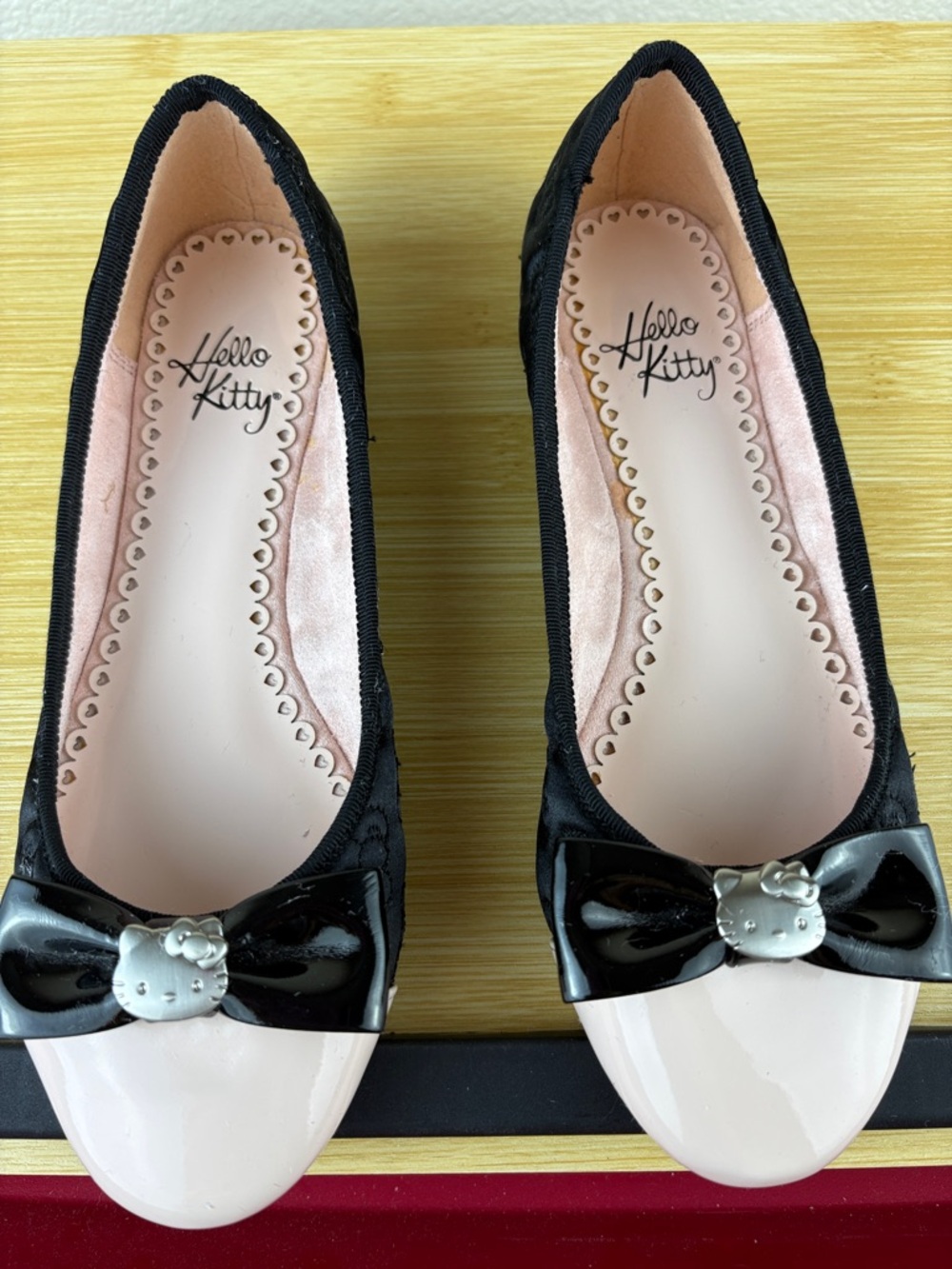 Hello Kitty Sanrio Patent Pink And Black Flats Kitty Charm Shoes 6 NEW RARE VTG